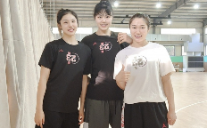 高颜值女团！李月汝晒与张茹&邹启佳的合照：今天是“够准”女团