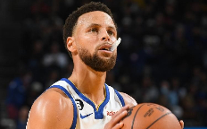 库里开季13场都至少投进3个三分 NBA历史首人